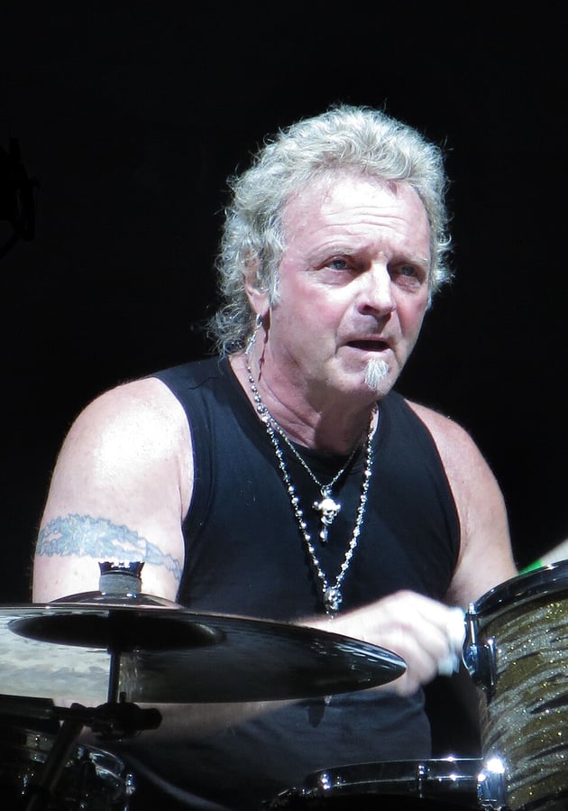 Joey Kramer née le 21 juin (jour de la fête de la musique)